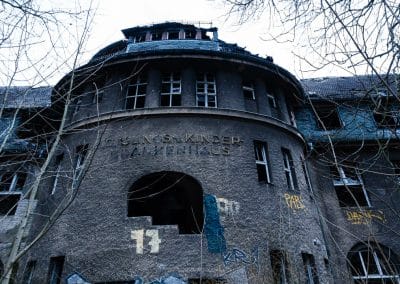 Zombie hospital Kinderkrankenhaus Weissensee Abandoned Berlin 2015 1414